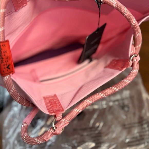 Topologie Loop Tote Bag in peachy pink - Picture 4 of 6